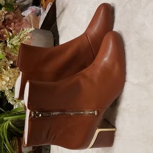 NWOT DKNY 10 ANKLE BOOTS BROWN